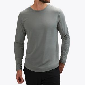 Cuts AO long sleeve curved-hem tee, size medium